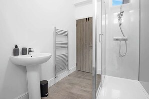 Bathroom - Stadium View Family & Group 3-bed Retreat (Cardiff)