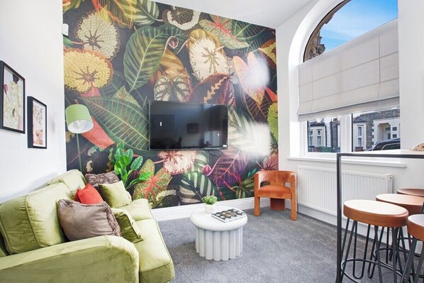 Living room - Stadium View Family & Group 3-bed Retreat (Cardiff)