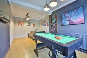 Exterior - Spacious 3 Bed Home With Pool Table (Cardiff)