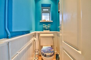 House (Spacious 3 Bed Home with Pool Table) | Bathroom - Spacious 3 Bed Home With Pool Table (Cardiff)