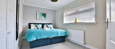 House (Spacious 3 Bed Home with Pool Table) | 3 bedrooms, free WiFi