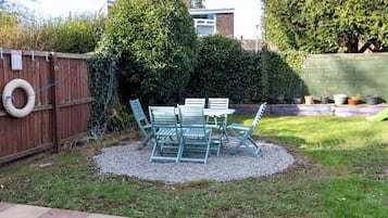 House (Spacious 3 Bed Home with Pool Table) | Dining