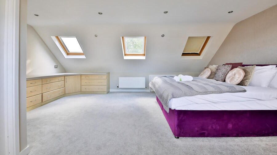 Spacious 3 Bed Home With Pool Table