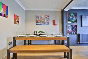 House (Spacious 3 Bed Home with Pool Table) | Dining - Spacious 3 Bed Home With Pool Table (Cardiff)