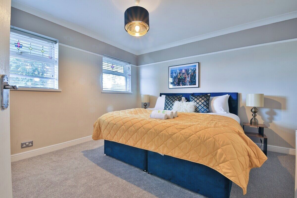Maison (Spacious 3 Bed Home with Pool Table)