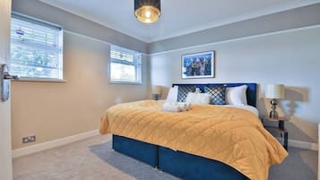 Maison (Spacious 3 Bed Home with Pool Table)