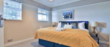 Ferienhaus (Spacious 3 Bed Home with Pool Table) | 3 Schlafzimmer, kostenloses WLAN