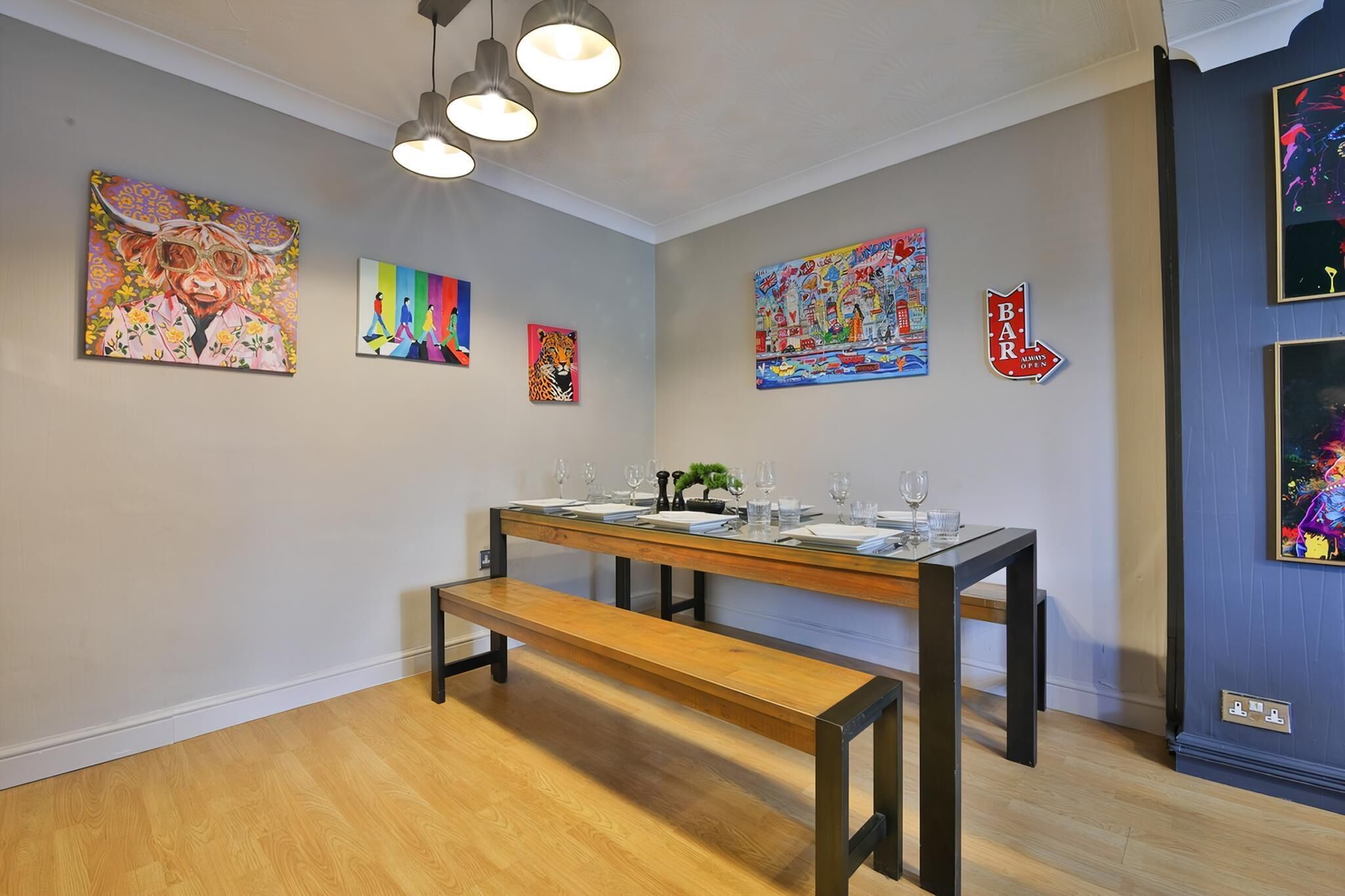 House (Spacious 3 Bed Home with Pool Table) | Dining