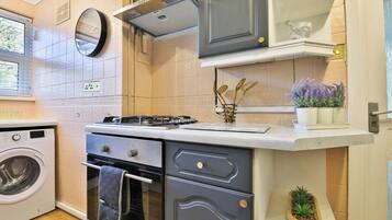 Maison (Spacious 3 Bed Home with Pool Table) | Cuisine privée
