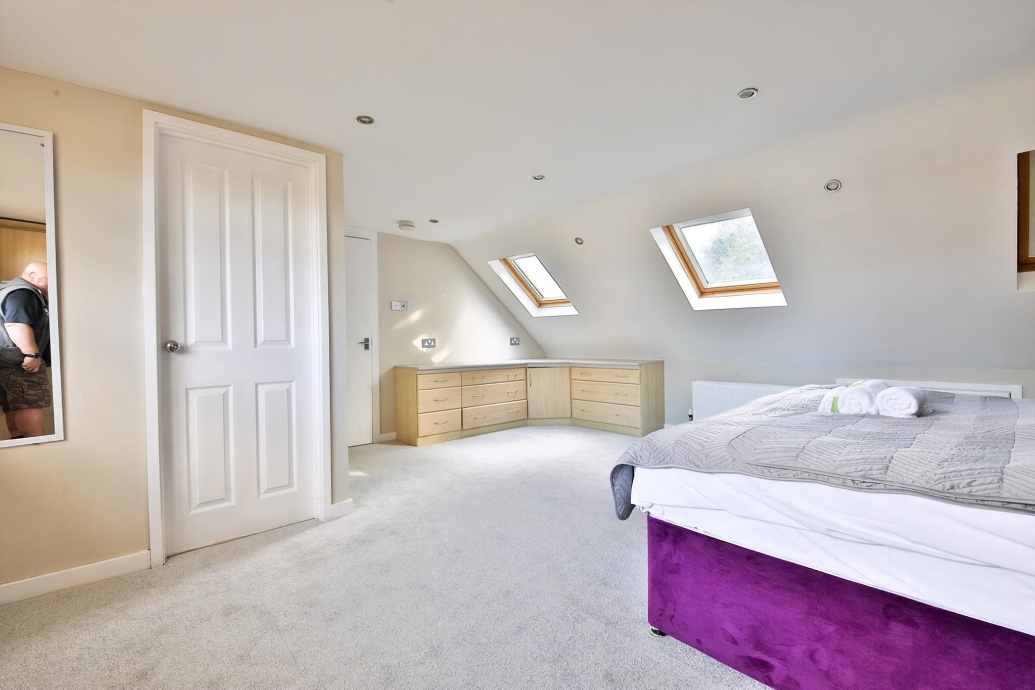House (Spacious 3 Bed Home with Pool Table) | 3 bedrooms, free WiFi
