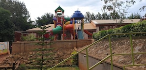 Área de juegos infantiles al aire libre