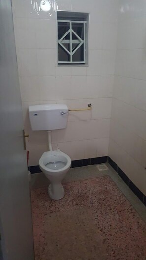Deluxe Single Room | Bathroom | Shower, slippers, towels, soap - Eagles Haven Hotel Kakamega  (Kakamega)