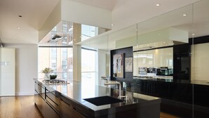 Apartment | Private kitchen - Battersea Riverside Luxury Apartment (London)