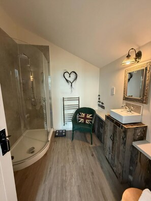 Ferienhaus (Victorian 3 Bed Cottage in Sought Aft) | Badezimmer