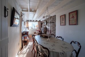 House (Victorian 3 Bed Cottage in Sought Aft) | Dining