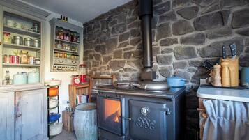 Hus (Victorian 3 Bed Cottage in Sought Aft) | Eget kjøkken