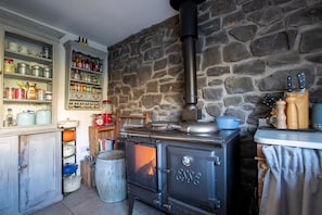 House (Victorian 3 Bed Cottage in Sought Aft) | Private kitchen - Victorian 3 Bed Cottage in Sought After Pentyrch (Cardiff)