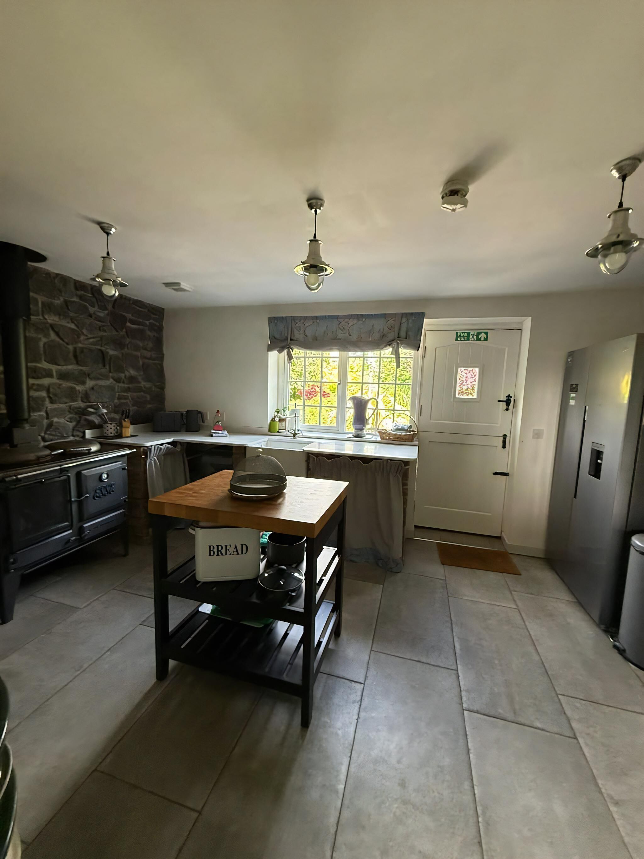 Hus (Victorian 3 Bed Cottage in Sought Aft) | Eget kjøkken