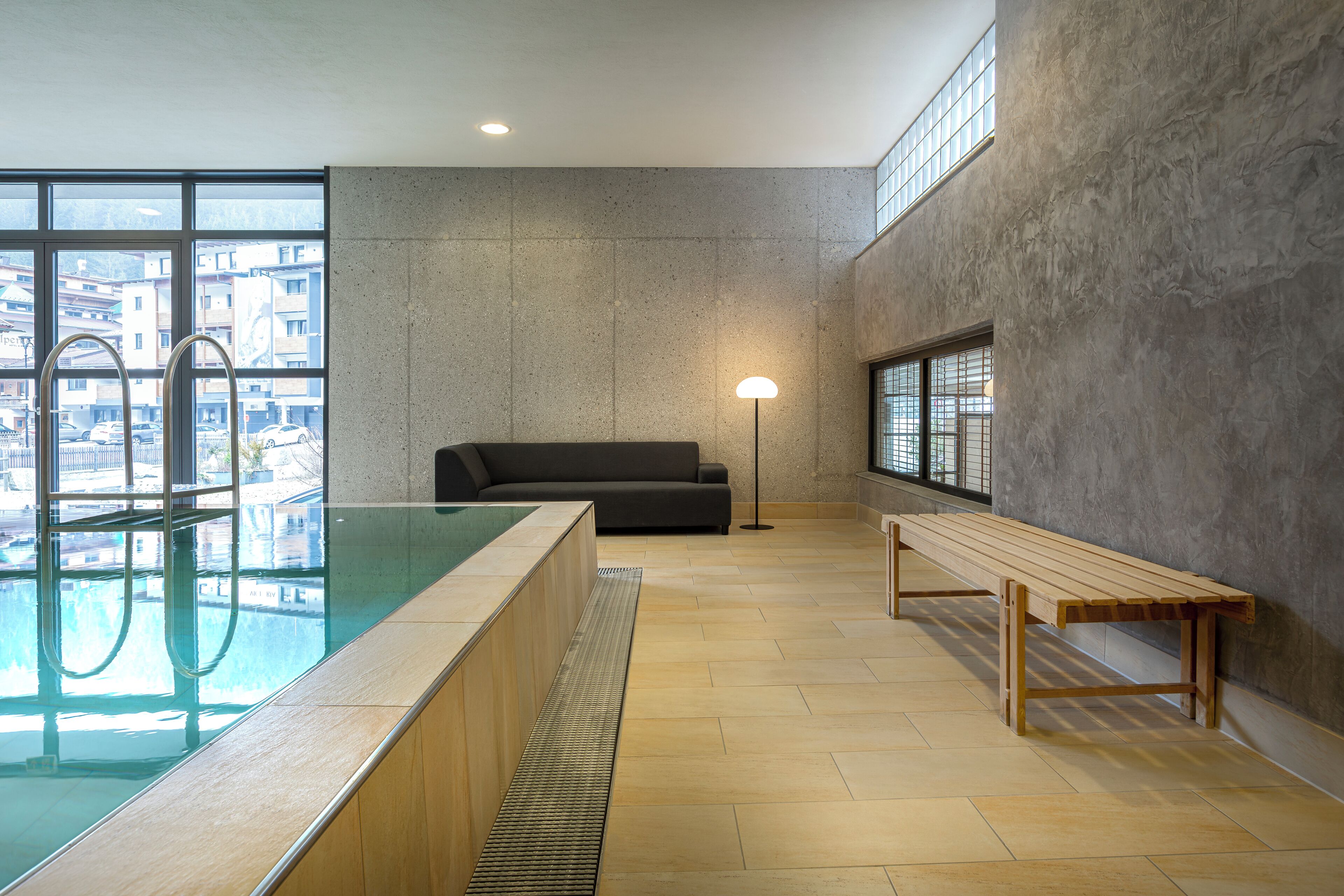 Exercise/lap pool