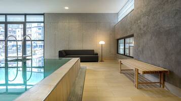 Exercise/lap pool
