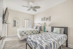 5 habitaciones, escritorio, tabla de planchar con plancha y wifi 