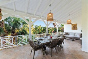 Outdoor dining - Tropicana MiMaJo Luxury Penthouse with pool and near the beach (Jan Thiel)