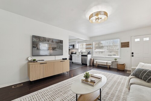 The Contemporary 3BD Detroit/DTW/Ann Arbor