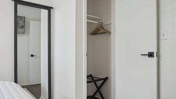 3 Schlafzimmer, Schreibtisch, Bügeleisen/Bügelbrett, WLAN