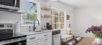 Stylish 3BD Close to Detroit/DTW