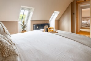 1 bedroom, iron/ironing board, Internet, bed sheets - Monarc House (2), Holt, Norfolk (Baconsthorpe)