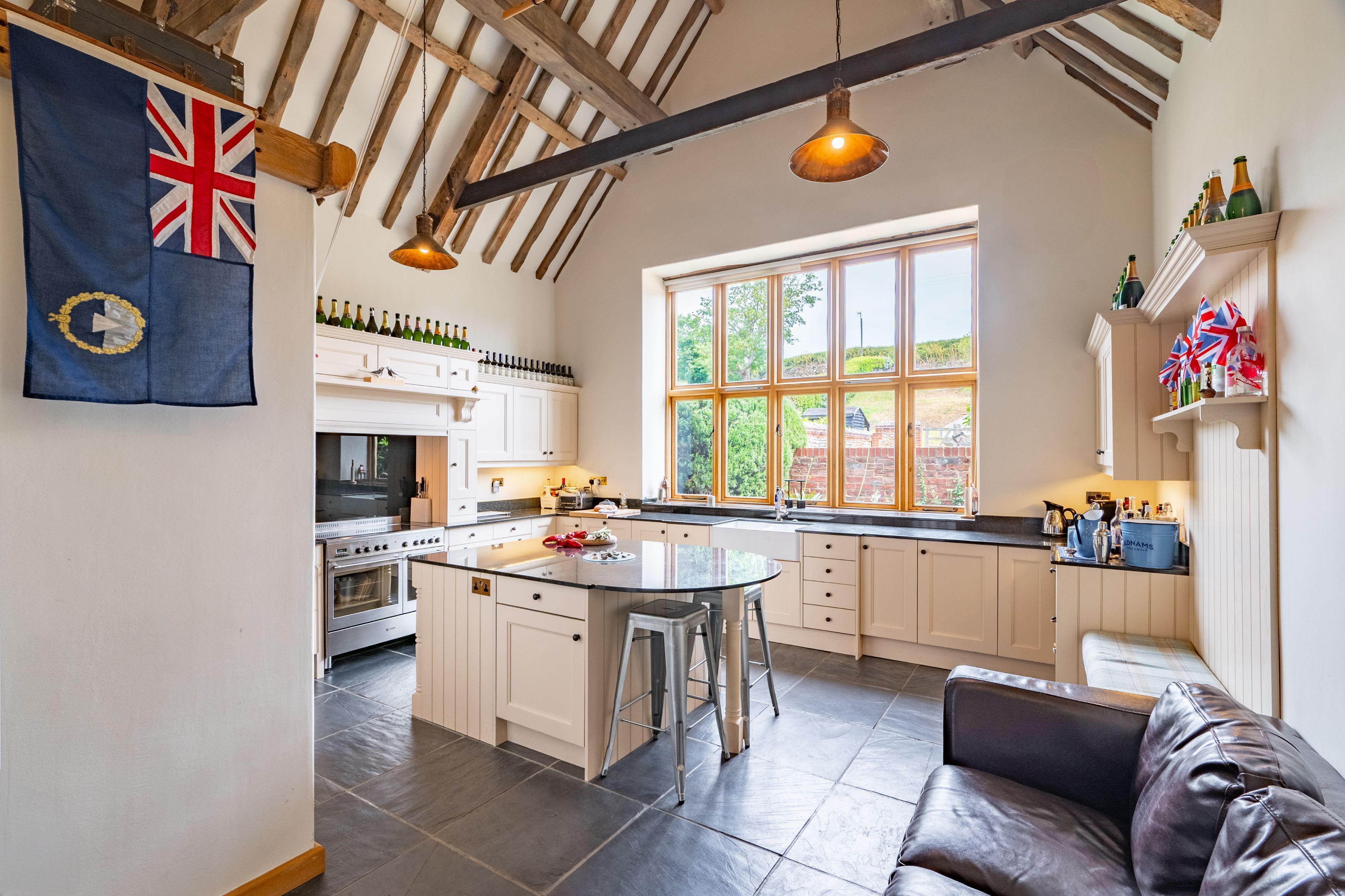 Microwave, dishwasher, coffee/tea maker