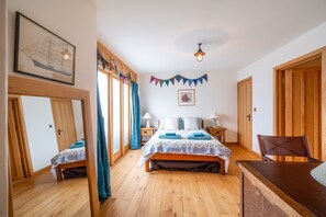 4 Schlafzimmer, Bügeleisen/Bügelbrett, Internetzugang, Bettwäsche