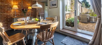 Goose Cottage is a beautifully renovated two bedroom brick and flint terrace cottage, with fabulous