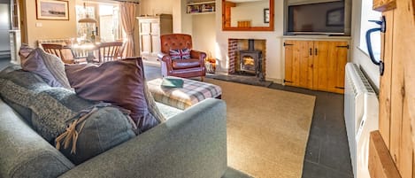 TV, fireplace