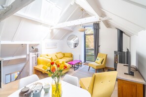TV, fireplace - Mill End, Weybourne, Norfolk (Weybourne)