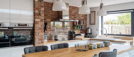 Microwave, dishwasher, coffee/tea maker