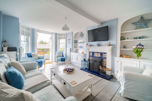Seaforth -  a joint marketing (other agency) that sleeps 8 guests  in 5 bedrooms