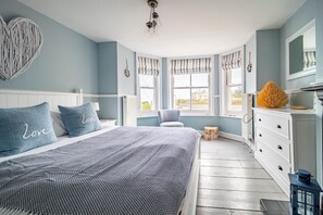 5 bedrooms, free WiFi, bed sheets