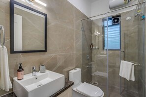 2 bedrooms - Modern 2bhk w Private Plunge Pool Lawn Siolim (Oxel)