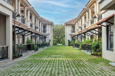 Modern 2bhk w Private Plunge Pool Lawn Siolim