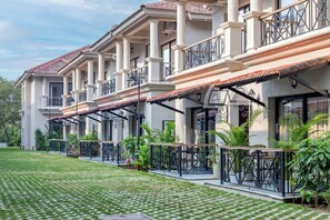 2 bedrooms - Modern 2bhk w Private Plunge Pool Lawn Siolim (Oxel)