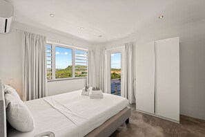 5 habitaciones, tabla de planchar con plancha y cuna de viaje 