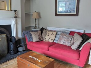 House, 2 Bedrooms, Smoking | Living area | Books - Cosy Cottage in Beautiful Masham (Ripon)