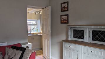 House, 2 Bedrooms, Smoking | Living room | Books