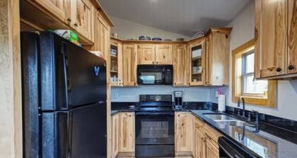 The Cottage on Douglas Lake Cove