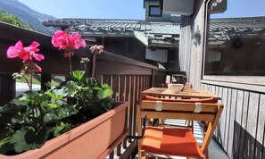 Outdoor dining - Apartment in Areches Near Ski Slopes (Beaufort)