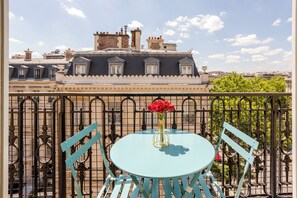 Balcony - Merveil Family Suite-Tilsitt-Eiffel view (Paris)