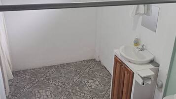 Chambre, 1 chambre, patio, vue montagne | Salle de bain