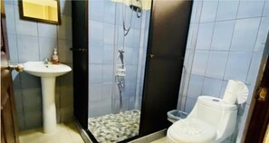 Room, 1 Bedroom, Patio, Mountain View | Bathroom