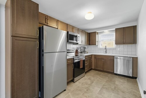 Modern Bellevue Retreat – Near Stadiums & Downtown